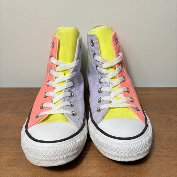Converse Unisex Chuck Taylor All Star Canvas High Top
Sneaker Size 7 Women Shoes - Picture 2 of 8
